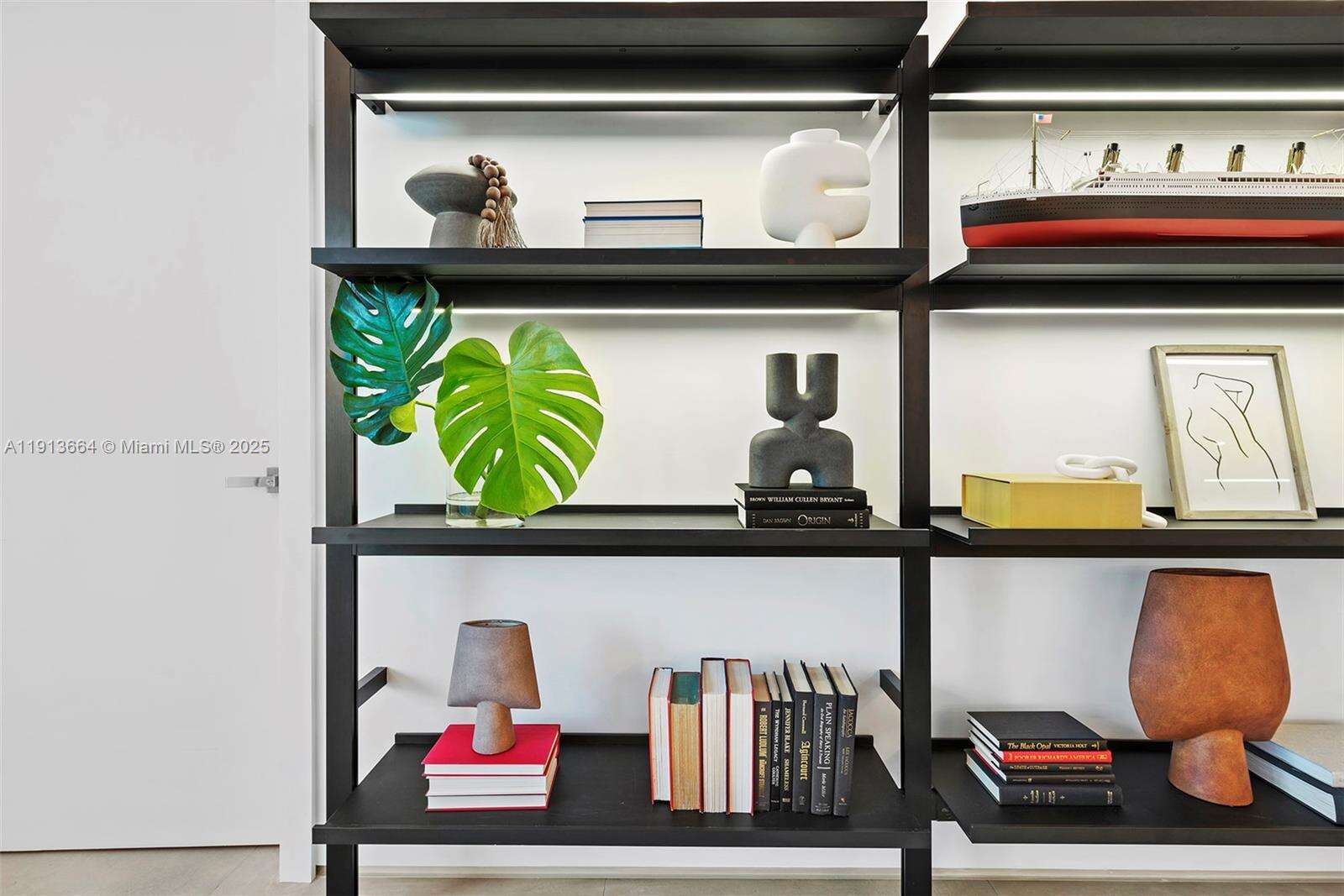 Roney Palace Unit #1004 | Picture 31