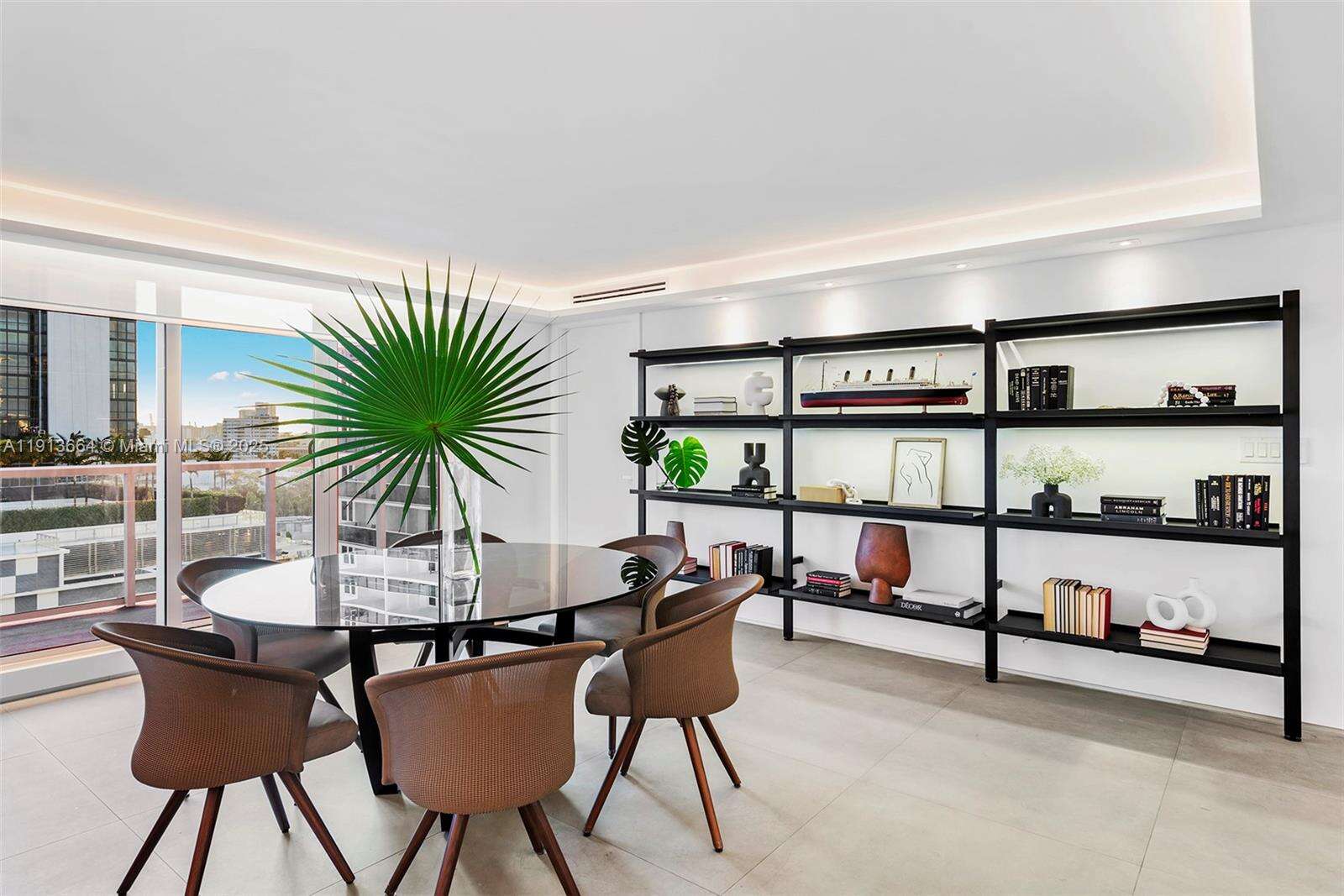 Roney Palace Unit #1004 | Picture 35