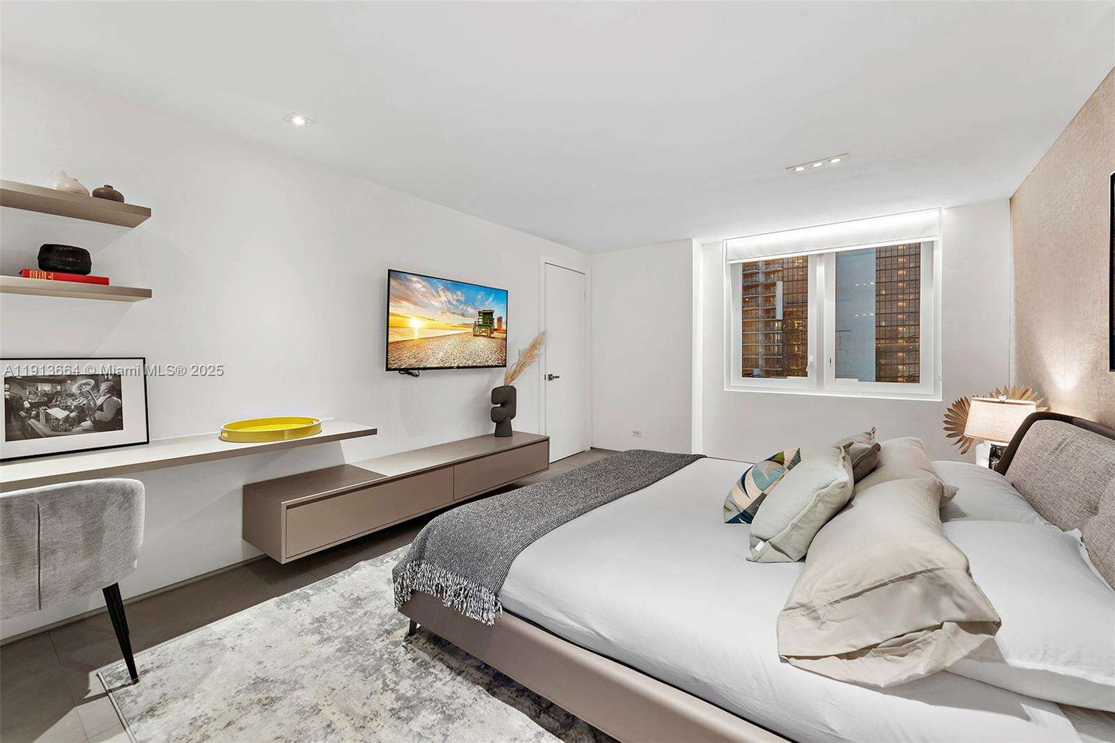 Roney Palace Unit #1004 | Picture 8