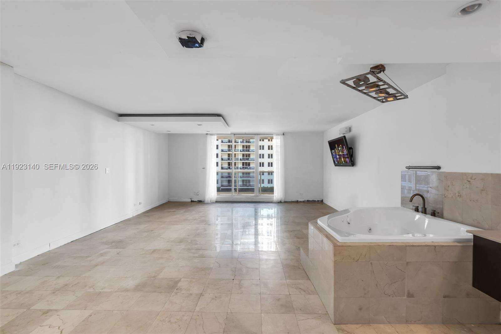 Roney Palace Unit #621 | Picture 4