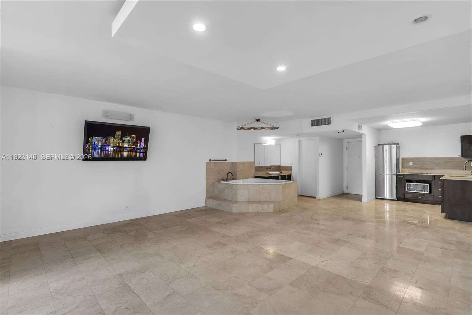 Roney Palace Unit #621 | Picture 6