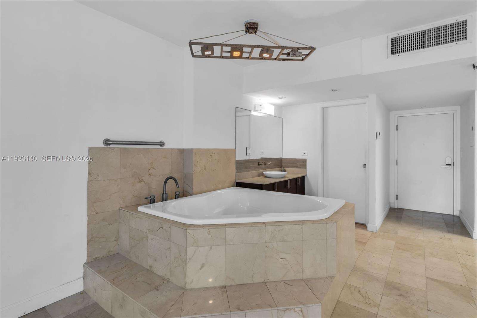 Roney Palace Unit #621 | Picture 8