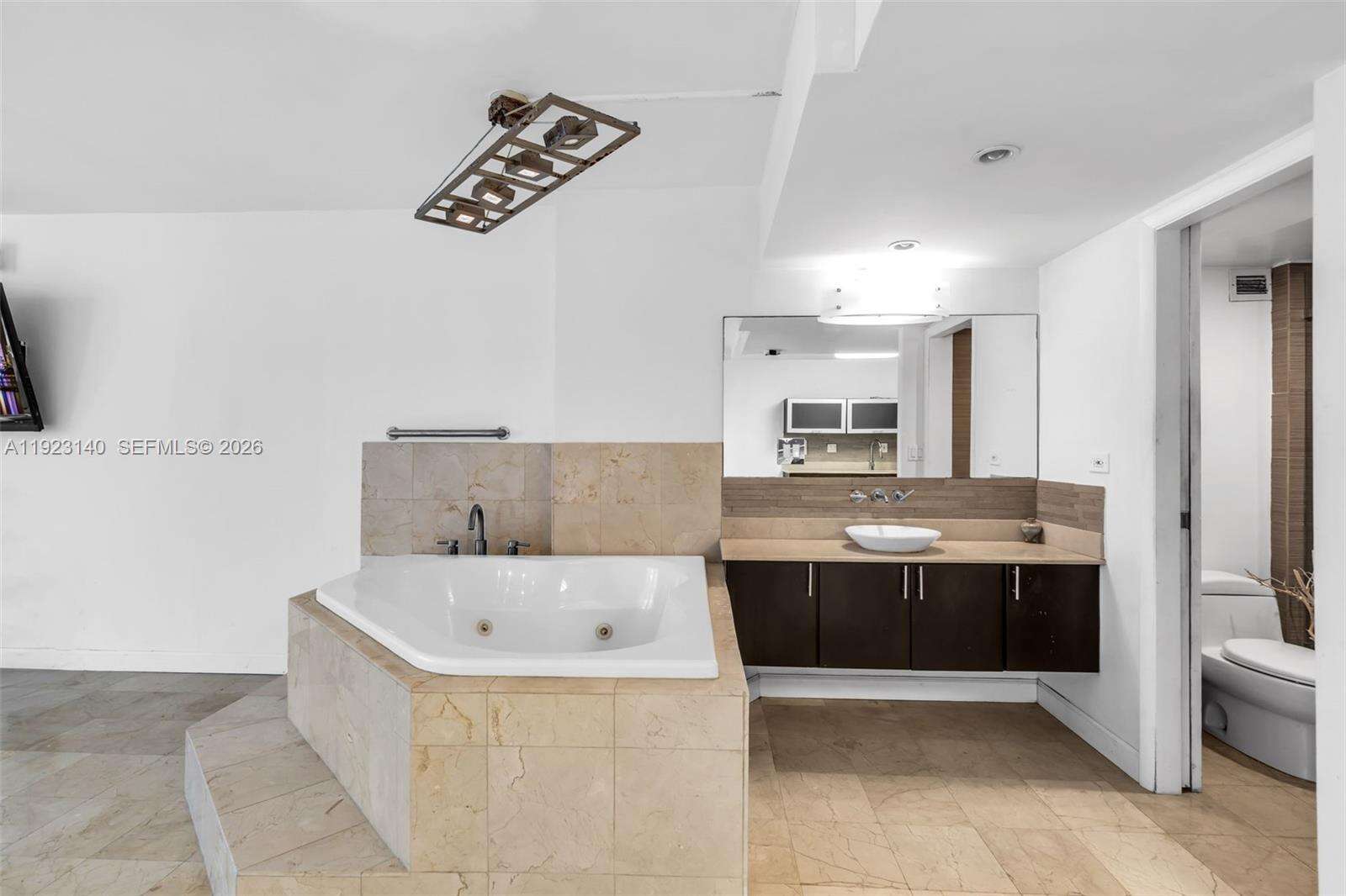 Roney Palace Unit #621 | Picture 10