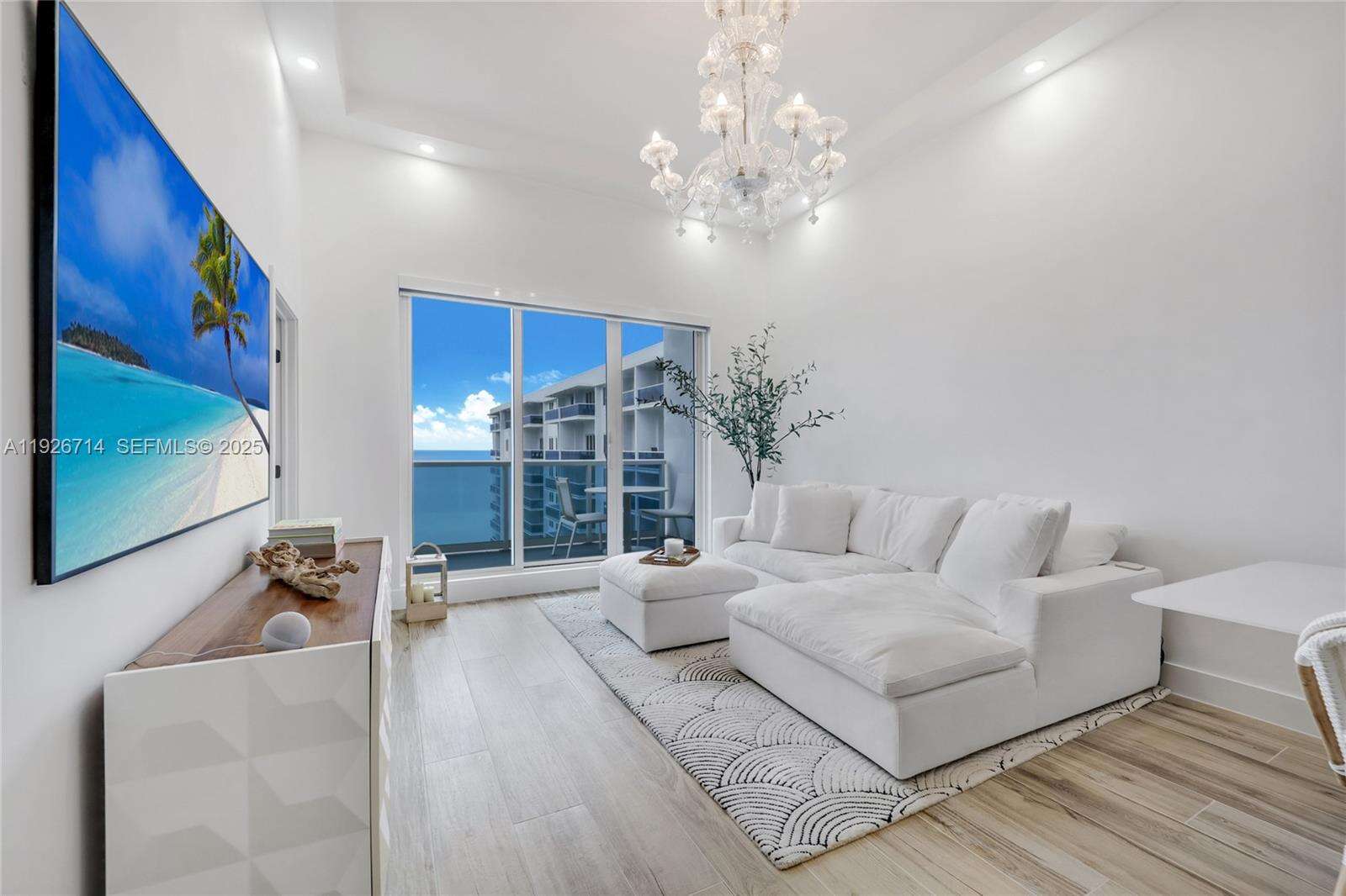 Roney Palace Unit #1625 | Picture 4