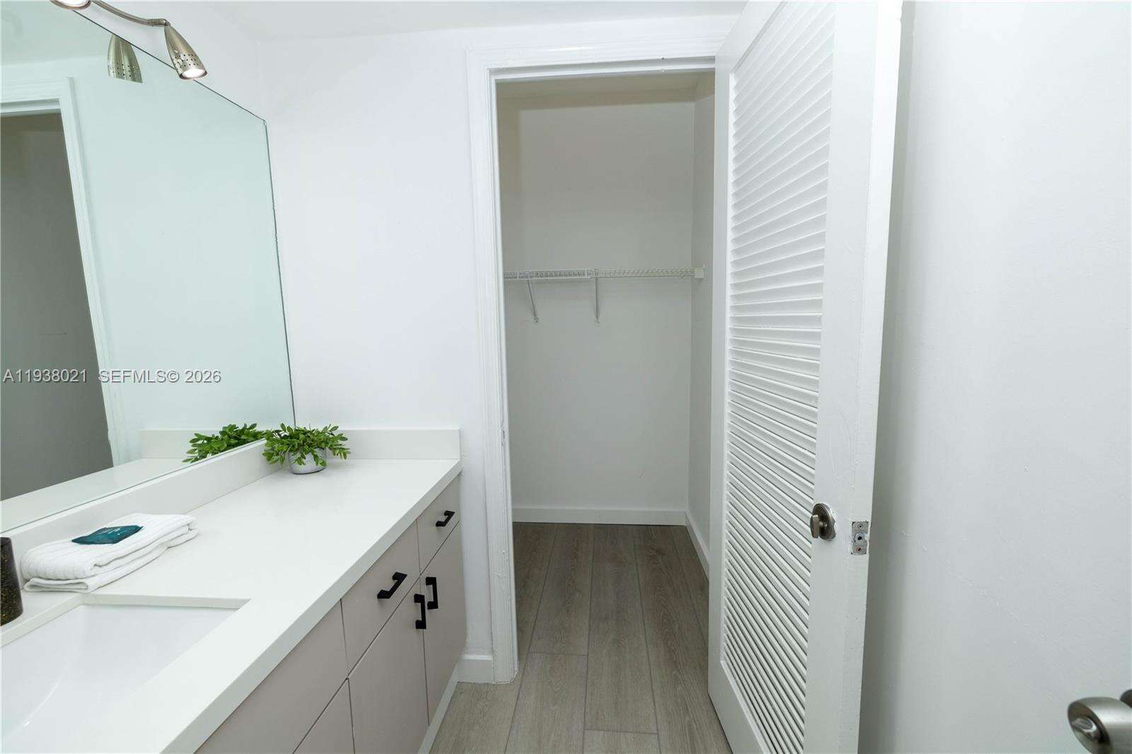 Roney Palace Unit #423 | Picture 41
