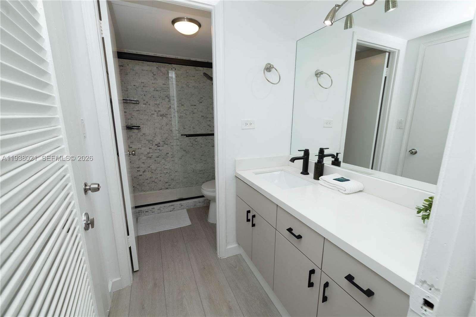 Roney Palace Unit #423 | Picture 43