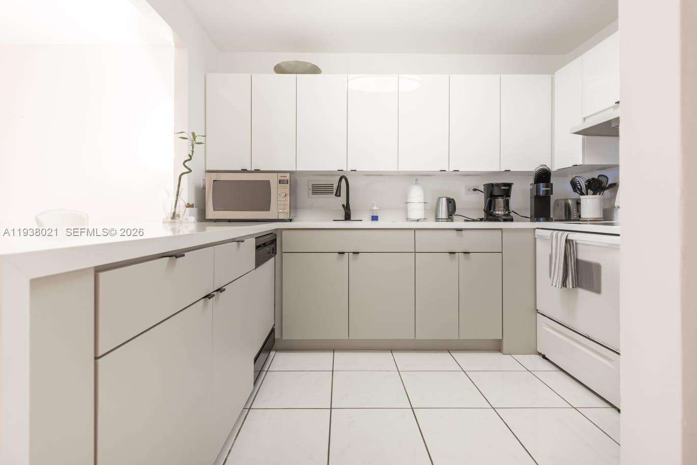 Roney Palace Unit #423 | Picture 10