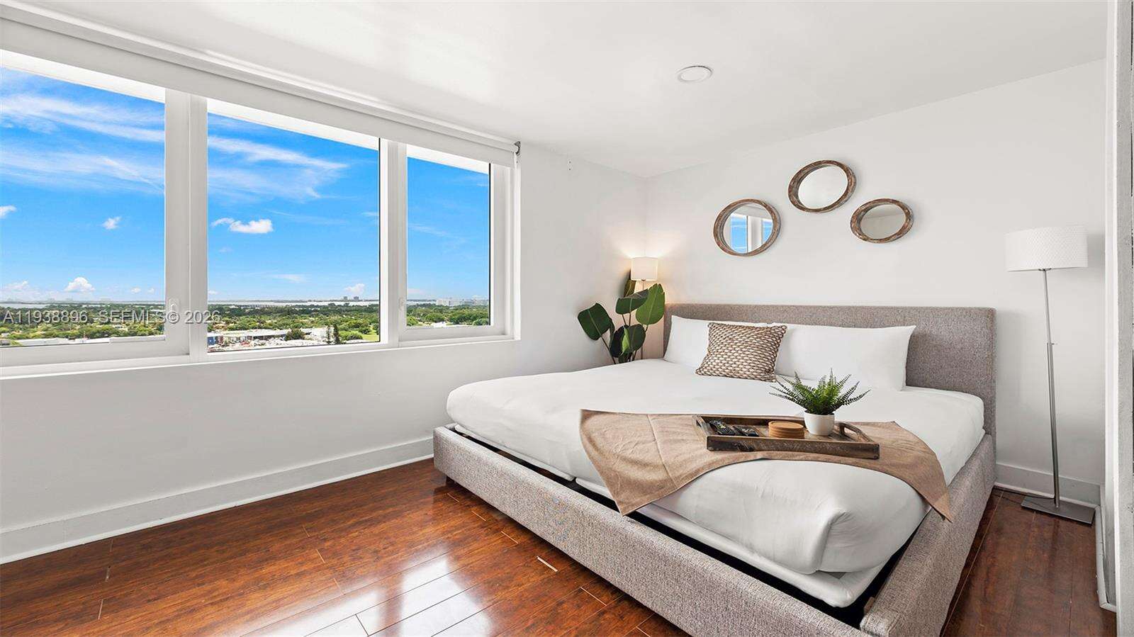 Roney Palace Unit #1632 | Picture 2