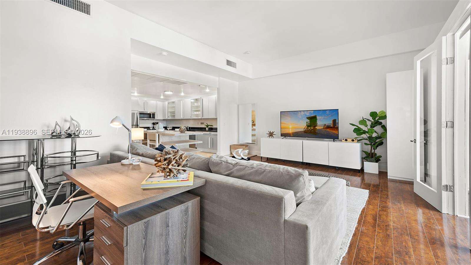 Roney Palace Unit #1632 | Picture 12