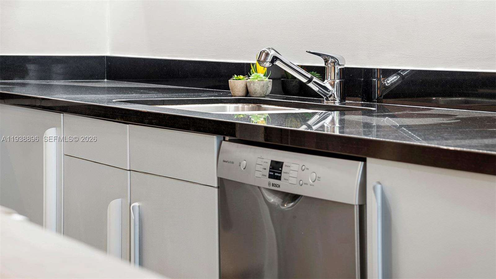 Roney Palace Unit #1632 | Picture 19