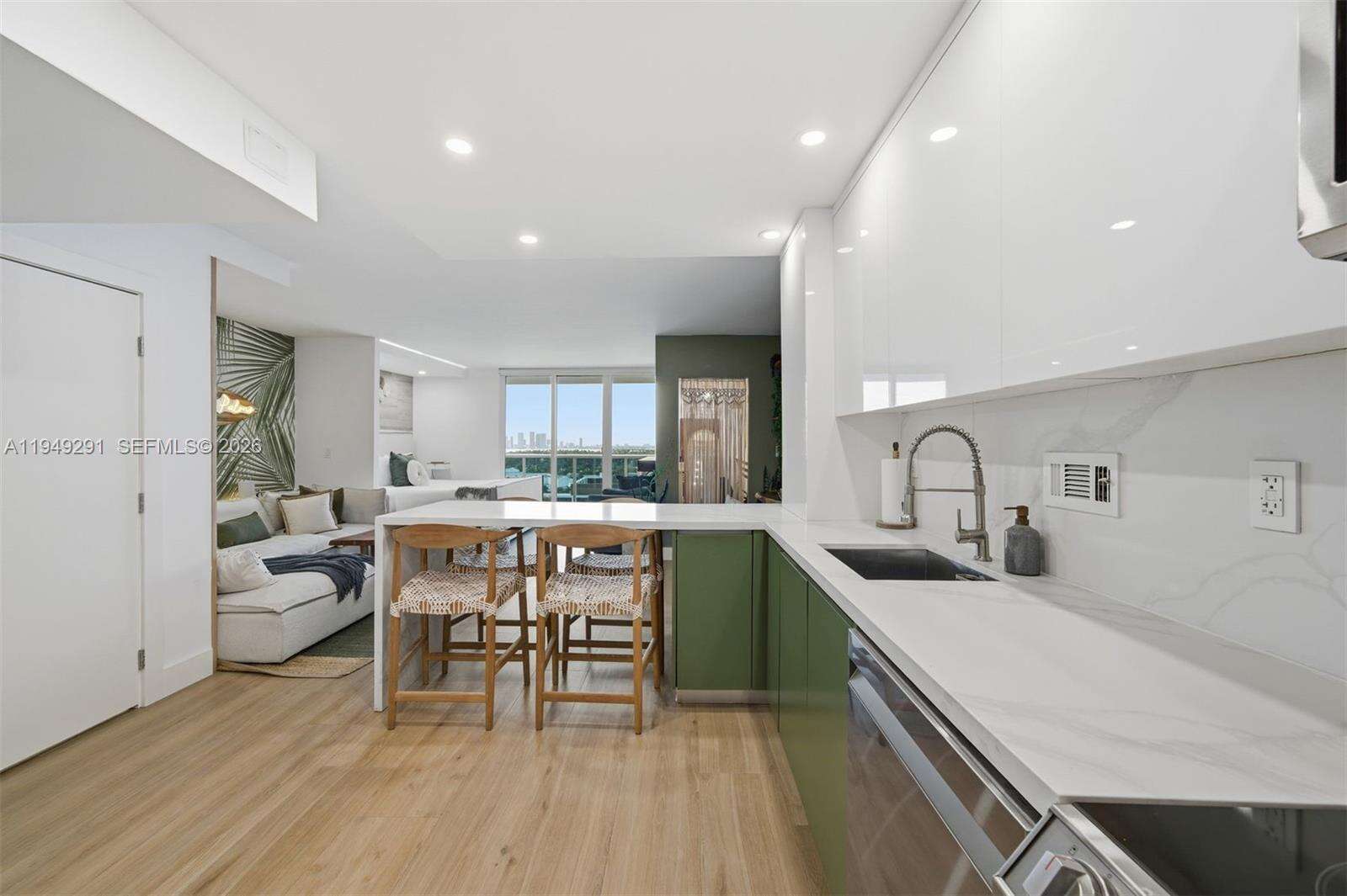 Roney Palace Unit #1429 | Picture 16