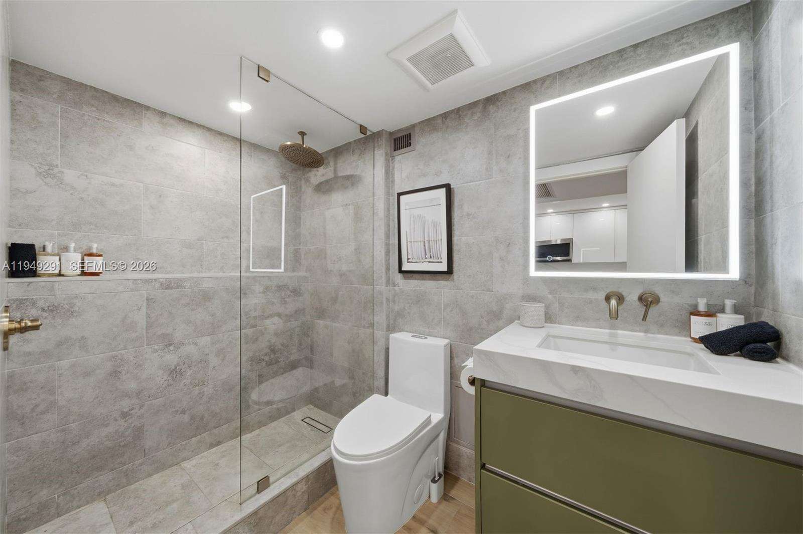 Roney Palace Unit #1429 | Picture 17