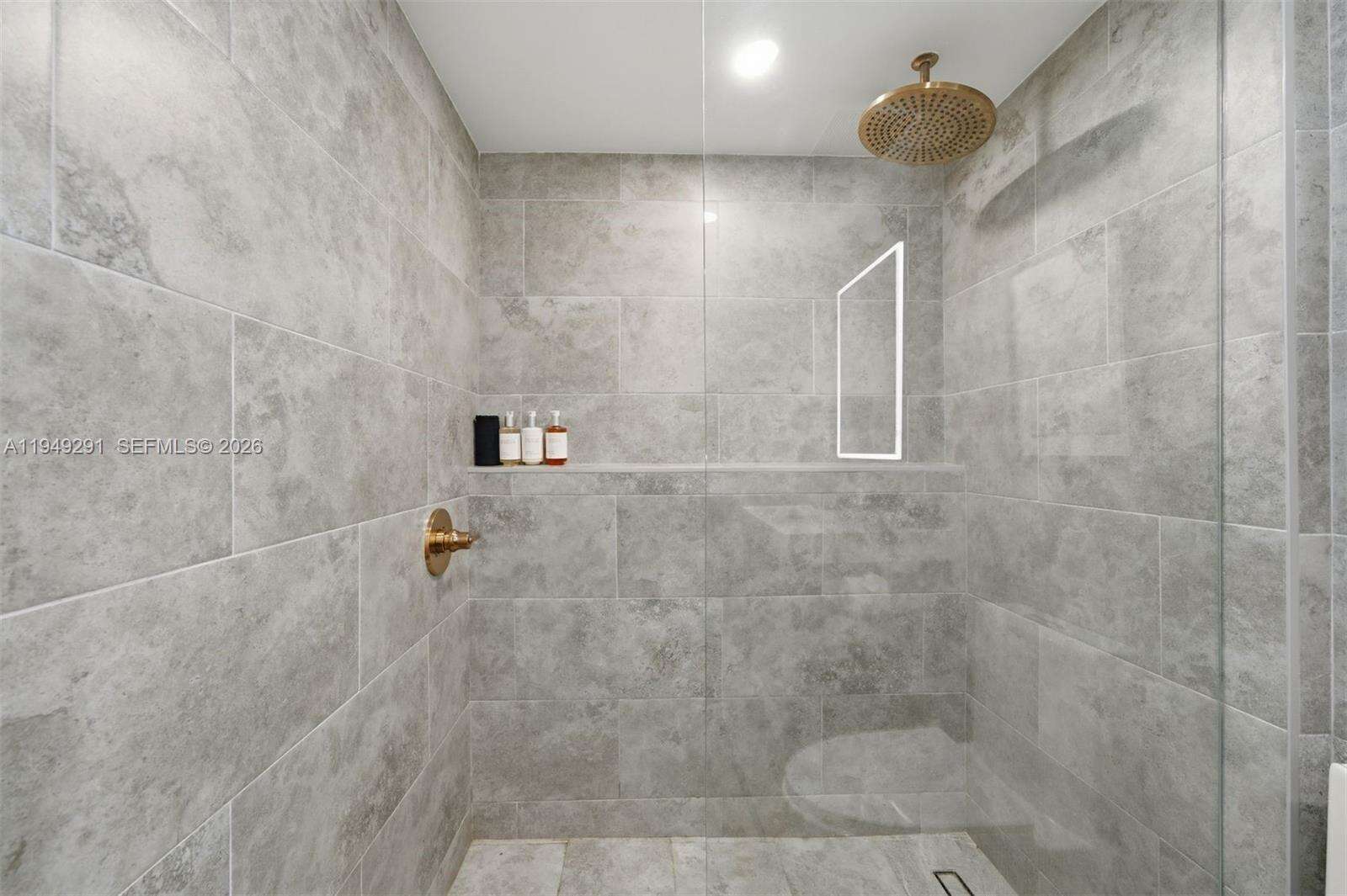 Roney Palace Unit #1429 | Picture 18