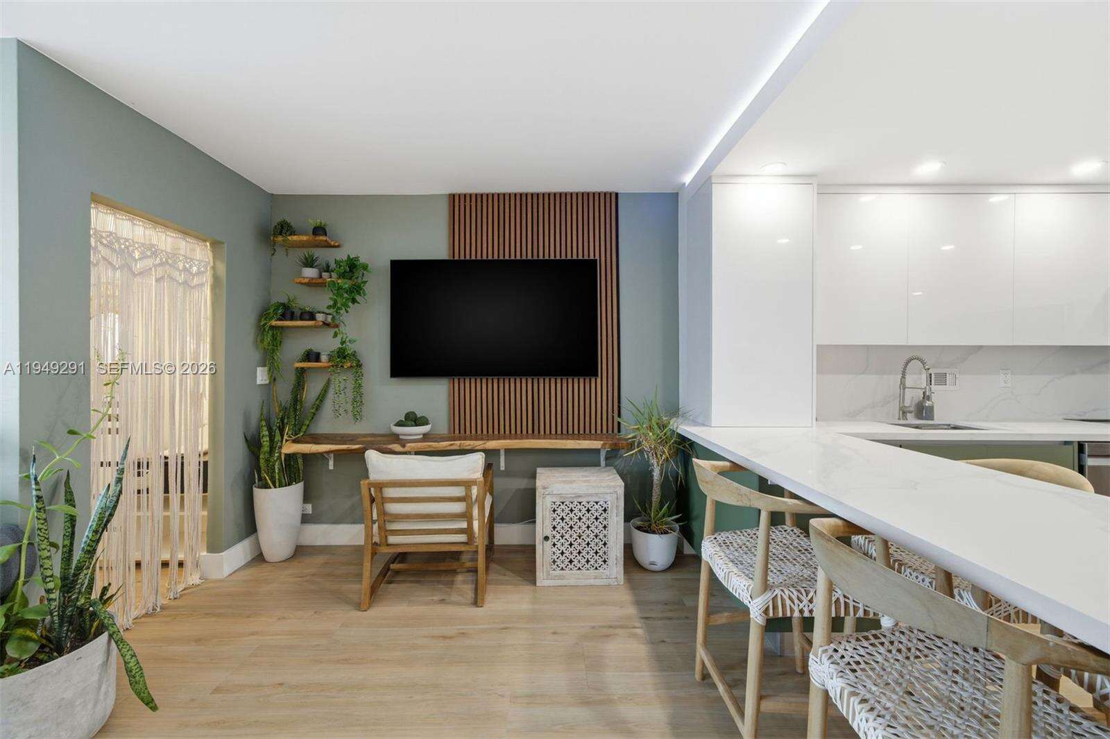 Roney Palace Unit #1429 | Picture 3