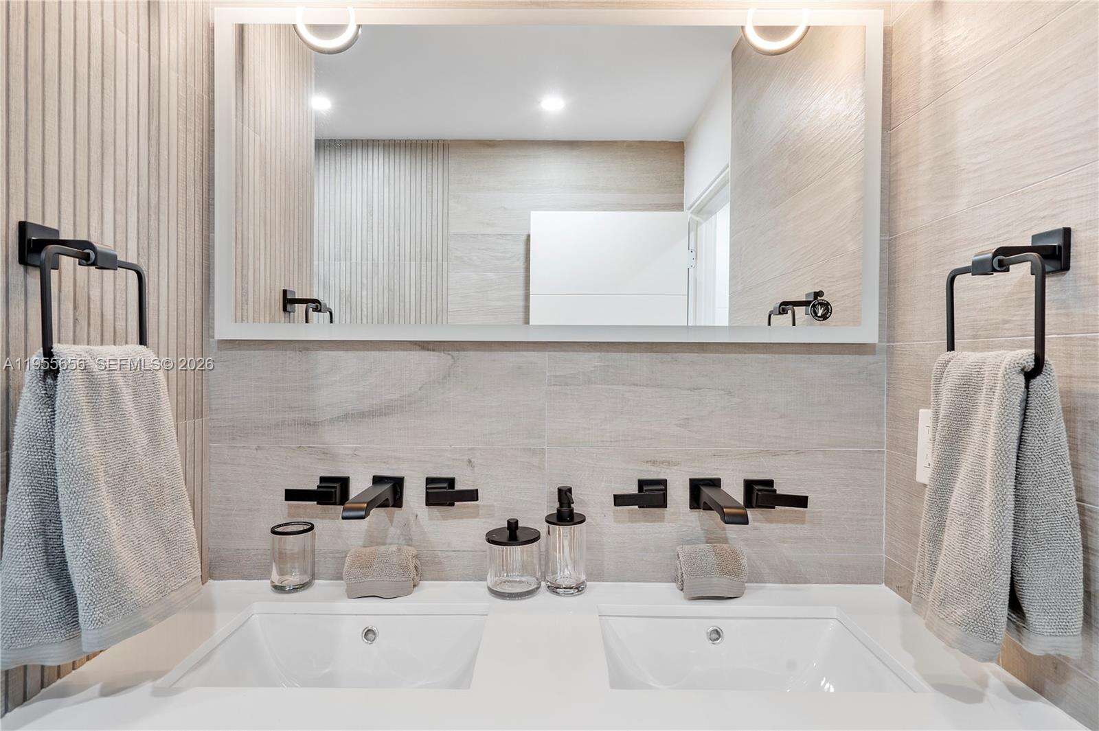 Roney Palace Unit #1633 | Picture 6