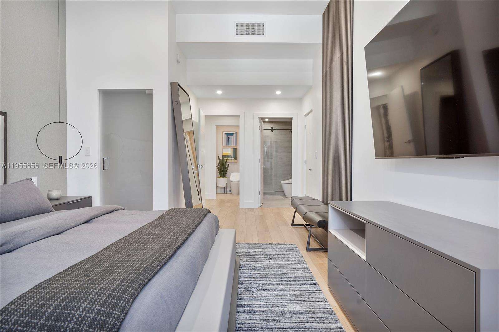 Roney Palace Unit #1633 | Picture 7