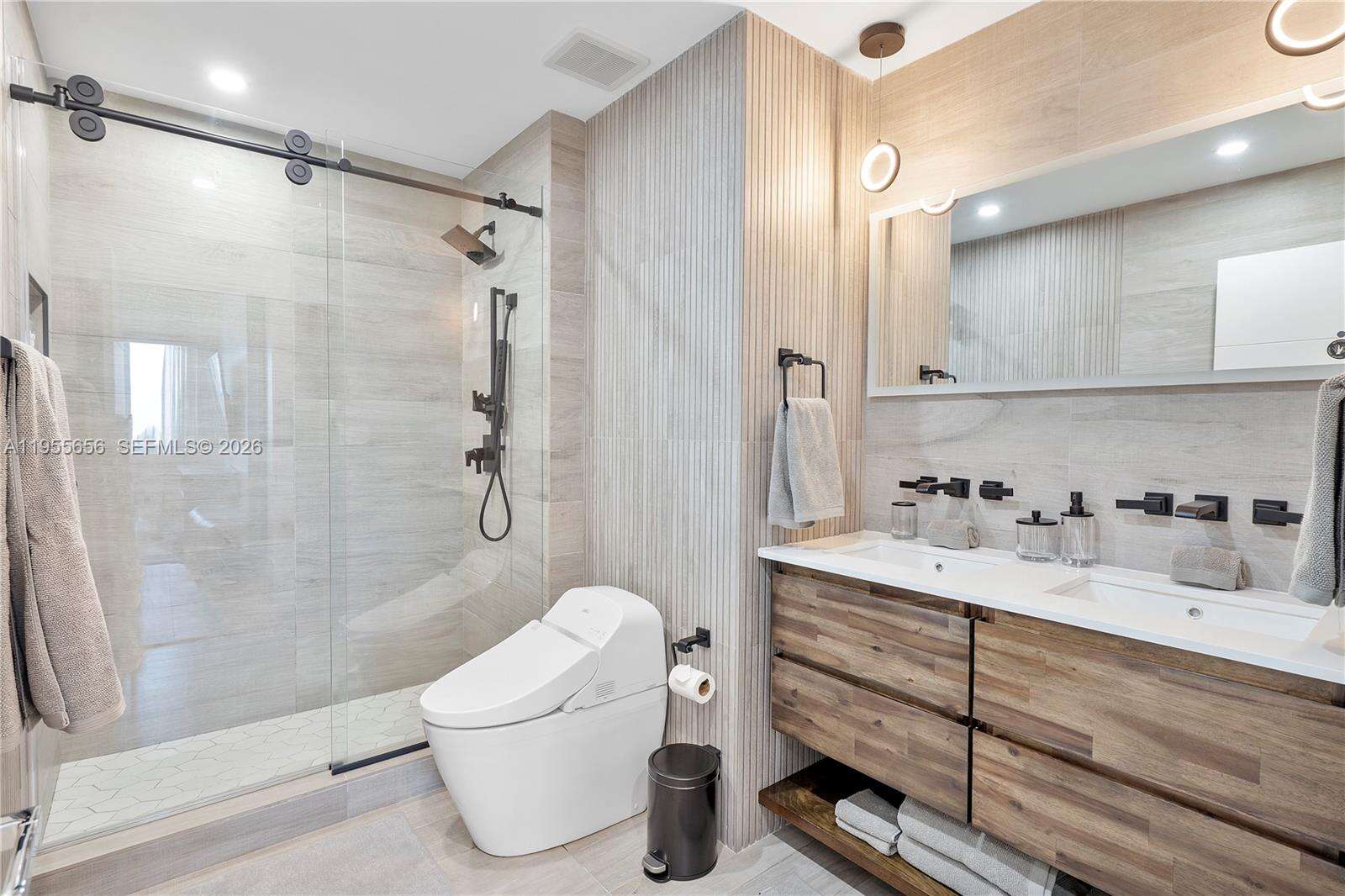 Roney Palace Unit #1633 | Picture 8