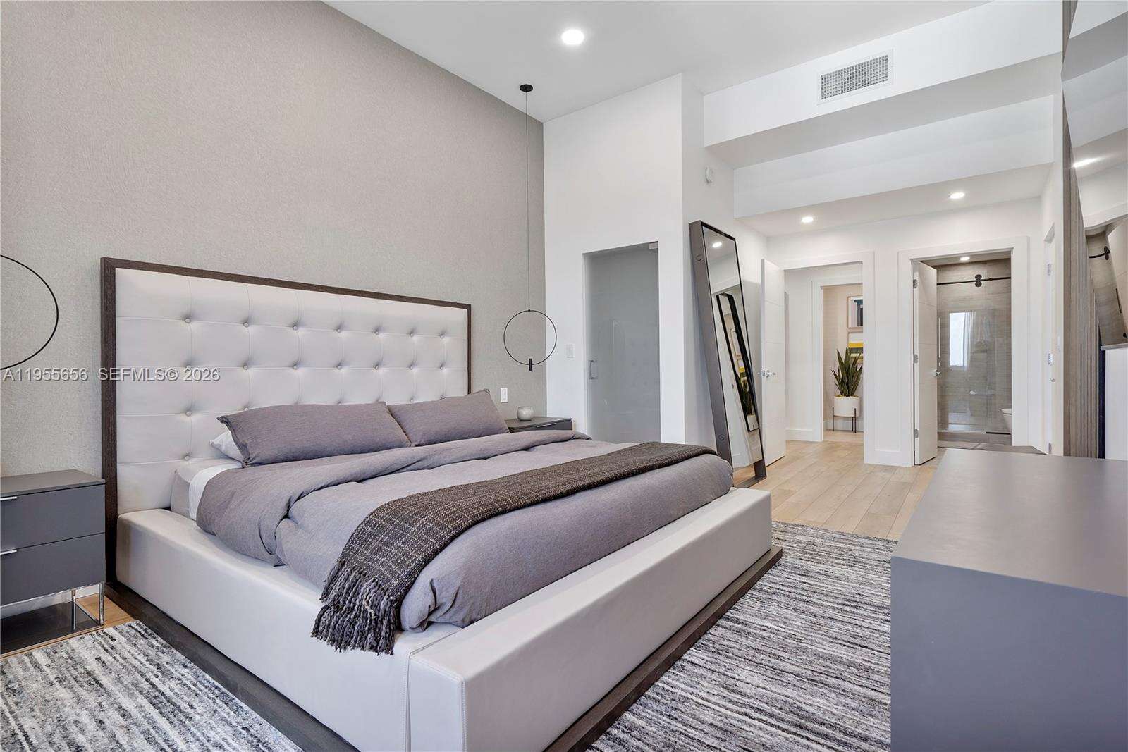 Roney Palace Unit #1633 | Picture 9