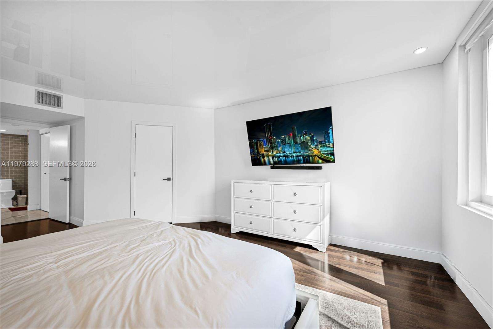 Roney Palace Unit #1204 | Picture 14