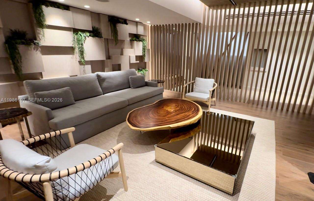 Roney Palace Unit #931 | Picture 21