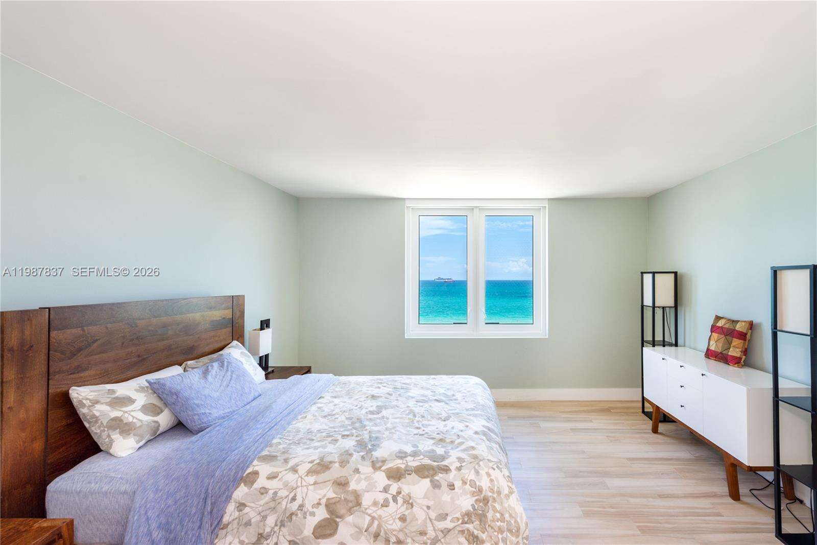 Roney Palace Unit #1009 | Picture 8