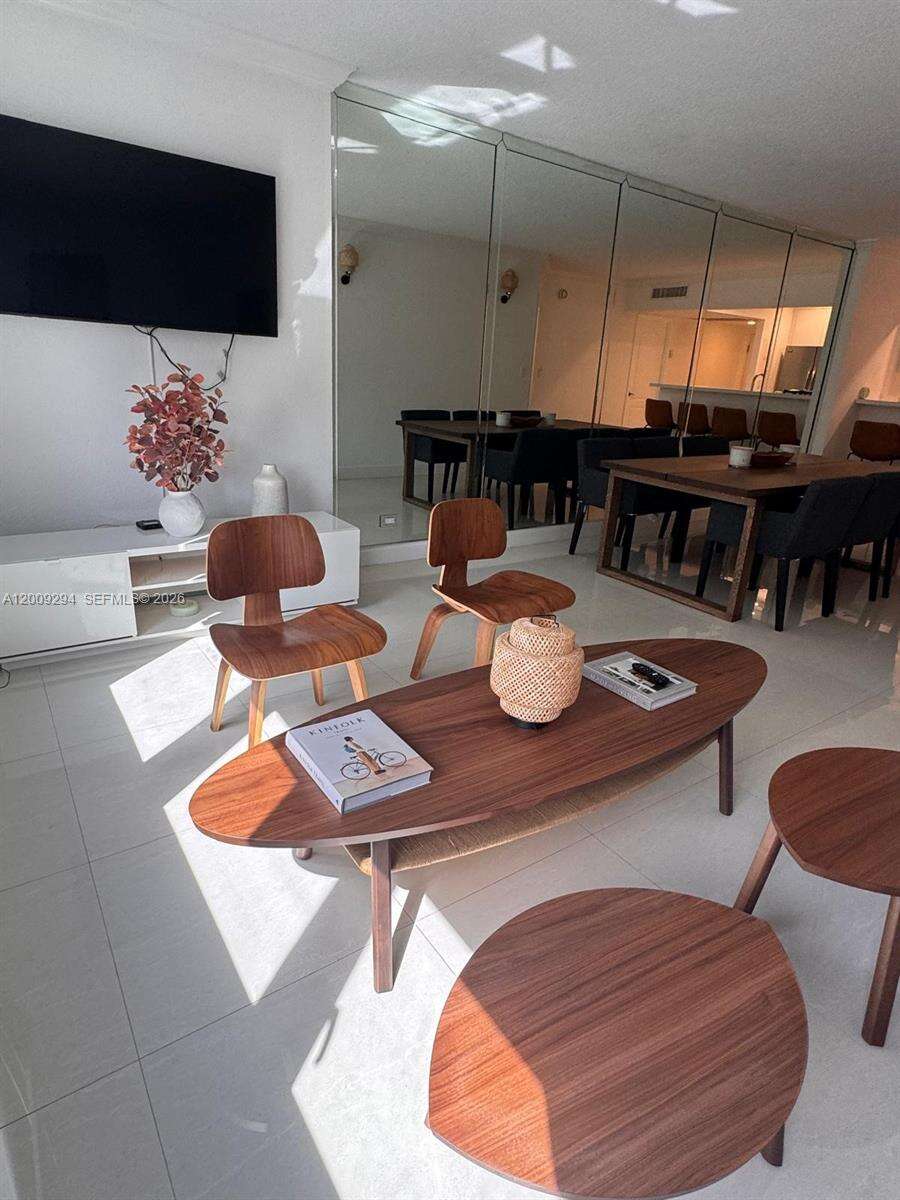 Roney Palace Unit #427 | Picture 11