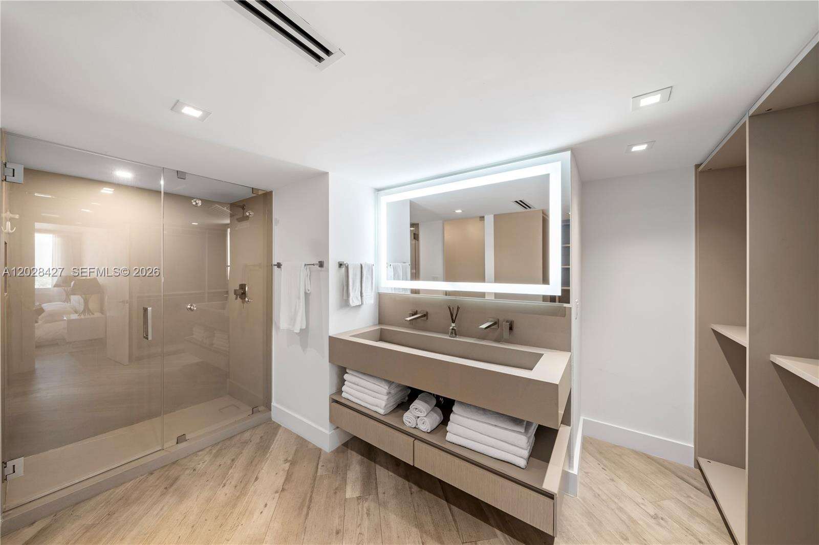 Roney Palace Unit #1432 | Picture 14
