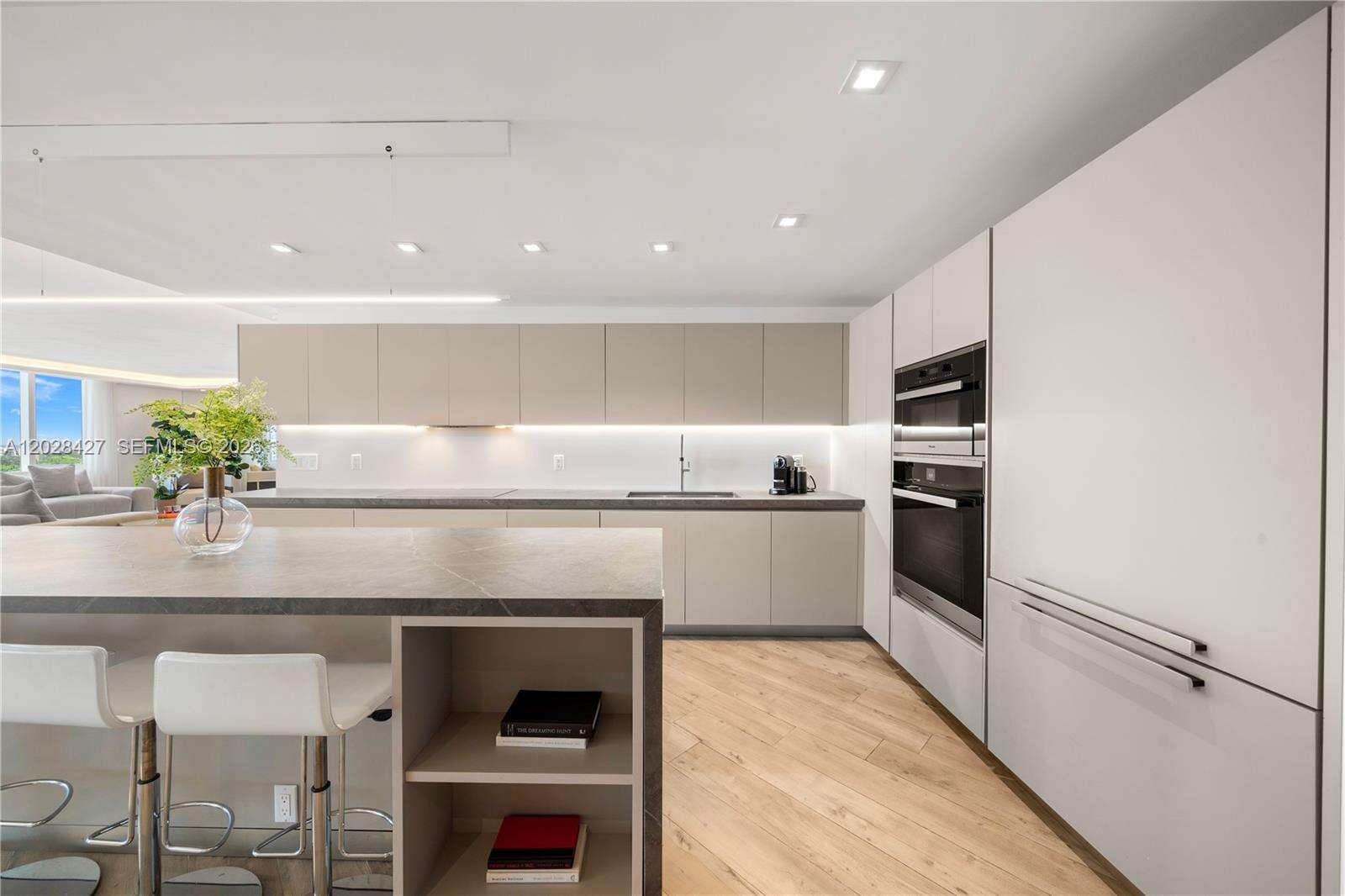 Roney Palace Unit #1432 | Picture 7