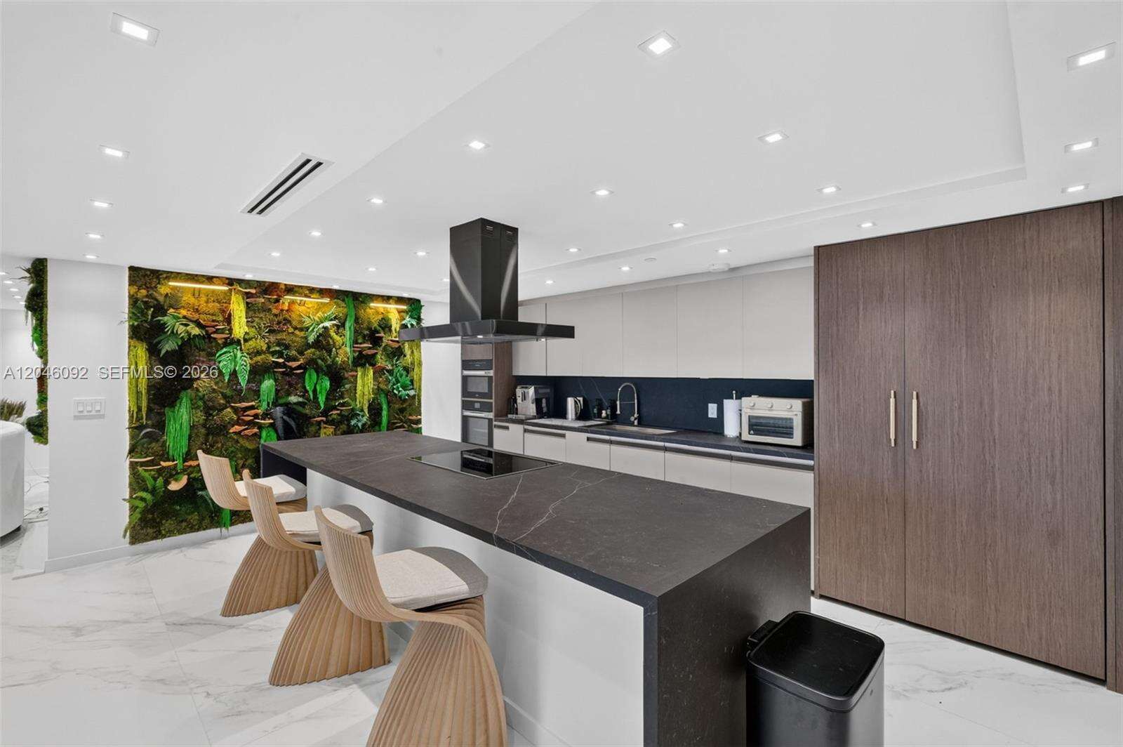 Roney Palace Unit #440-443 | Picture 23