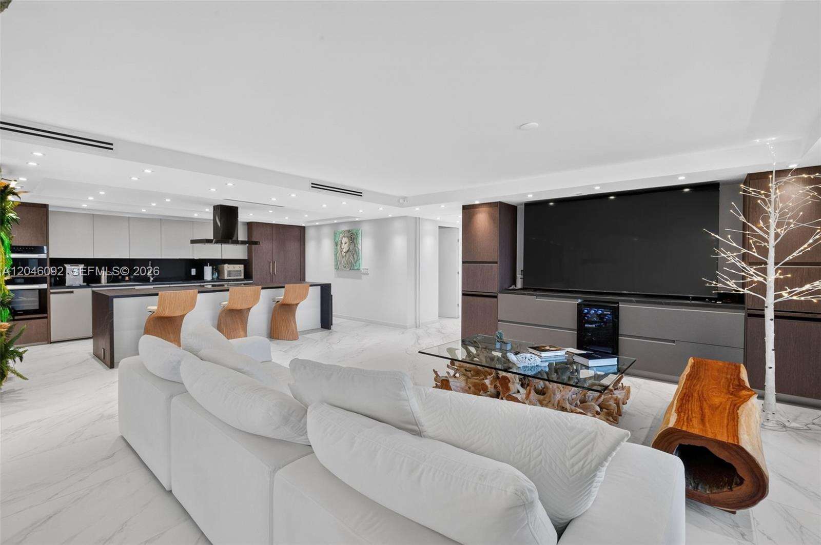 Roney Palace Unit #440-443 | Picture 4