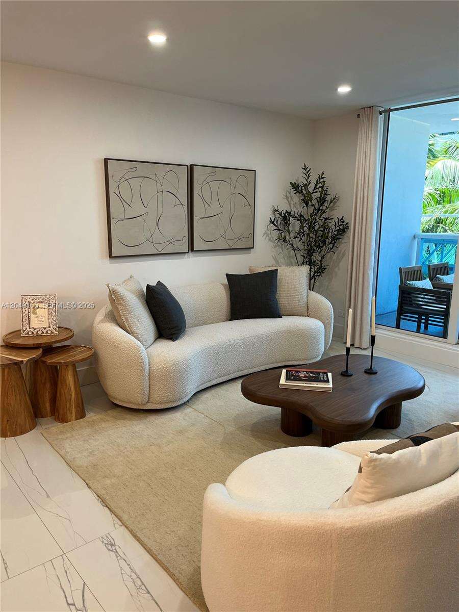 Roney Palace Unit #326 | Picture 4