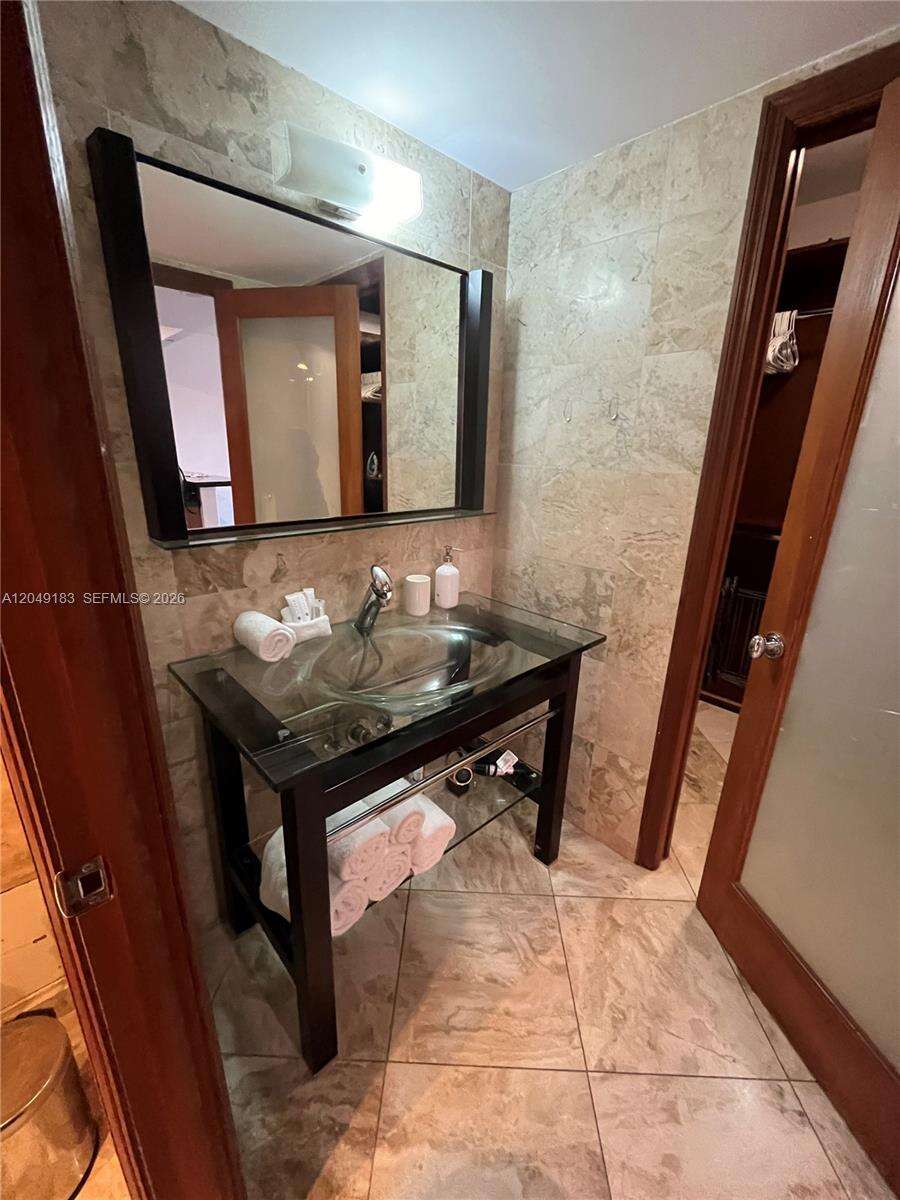 Roney Palace Unit #731 | Picture 16