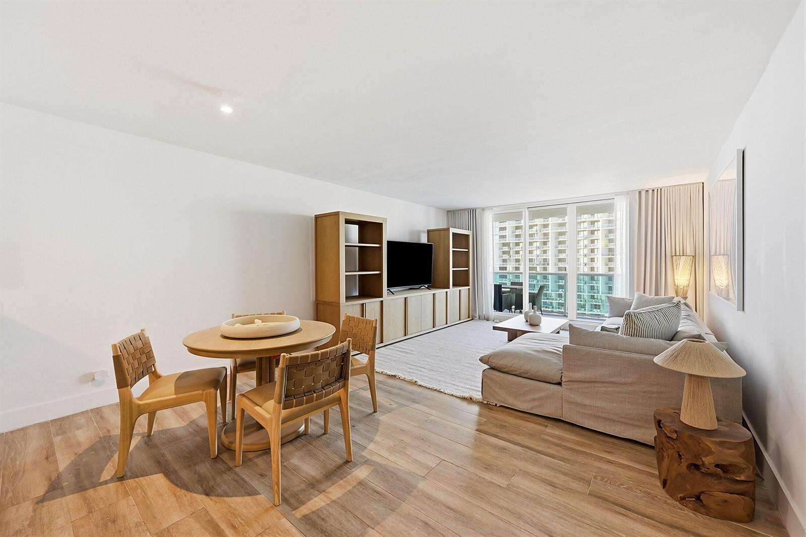 Roney Palace Unit #1205 | Picture 3