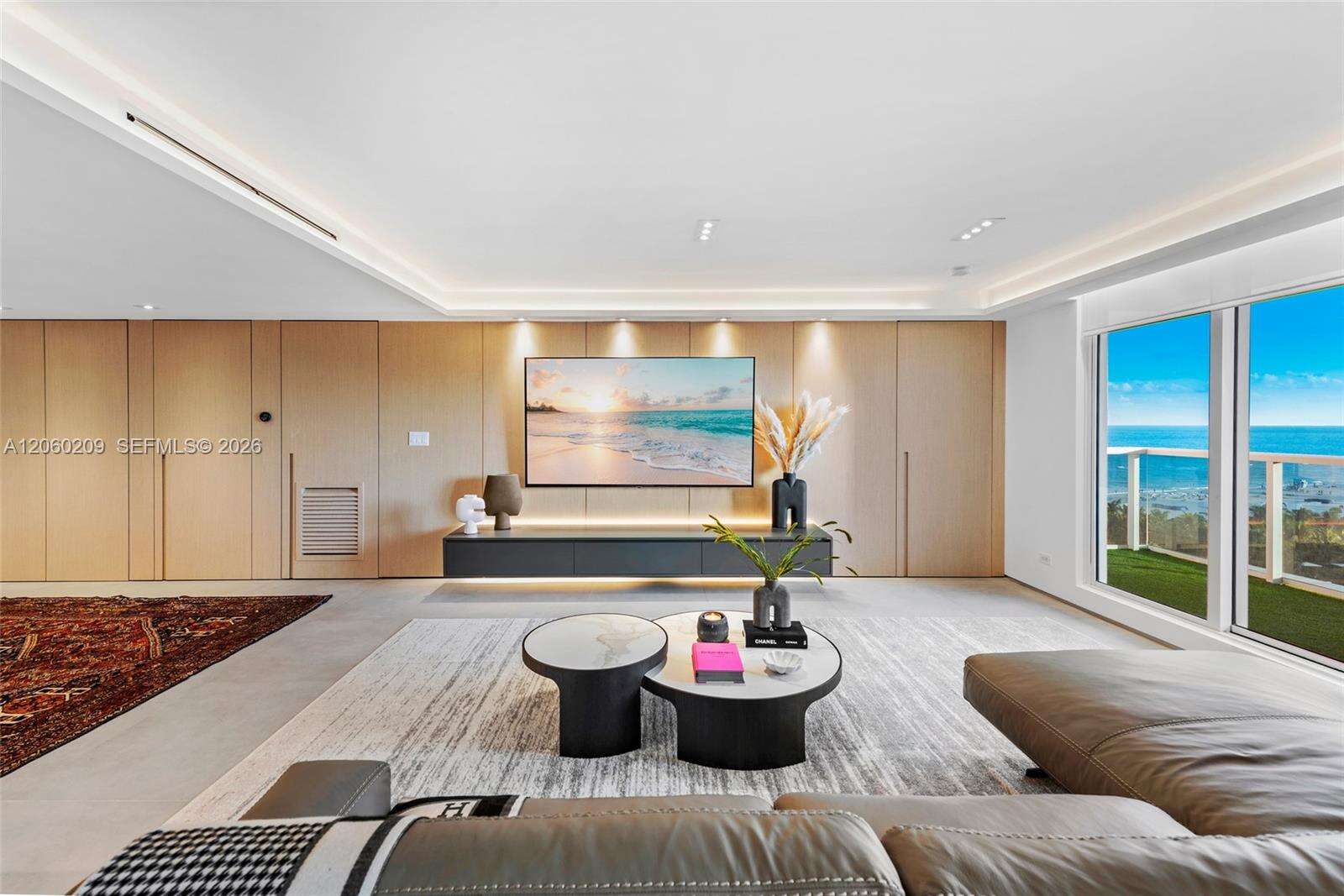 Roney Palace Unit #1004 | Picture 1