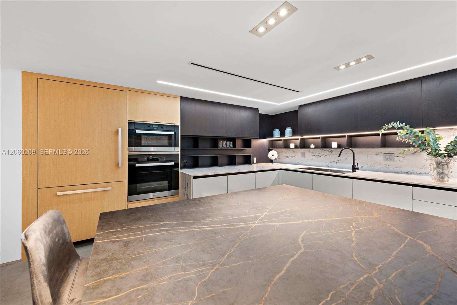 Roney Palace Unit #1004 | Picture 35