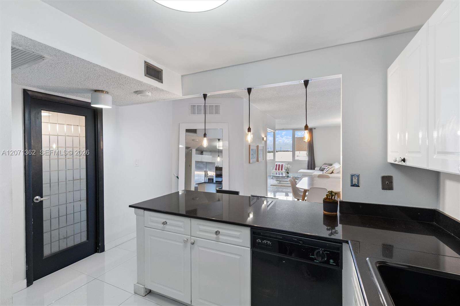 Roney Palace Unit #931 | Picture 4