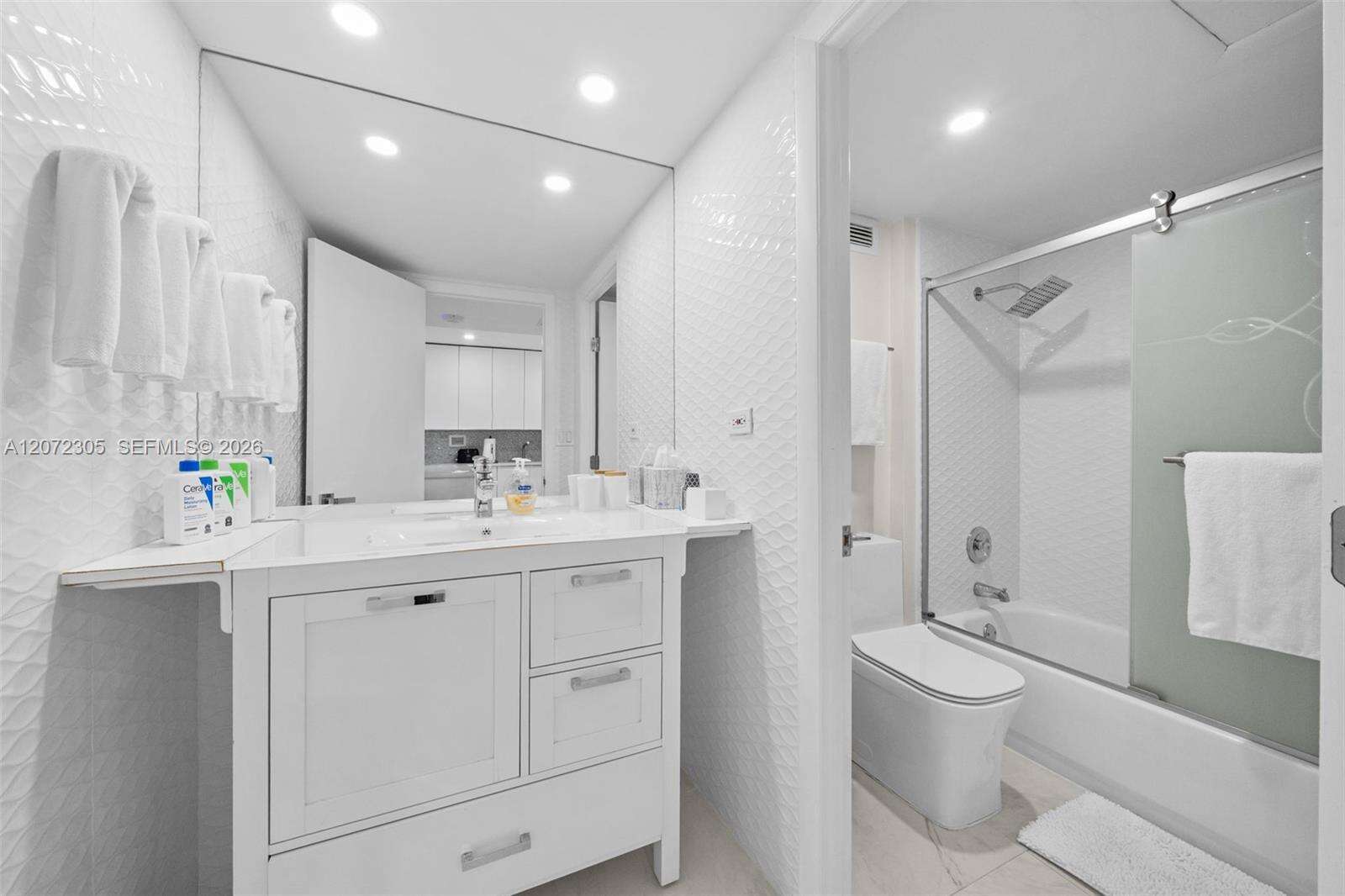 Roney Palace Unit #1014 | Picture 17