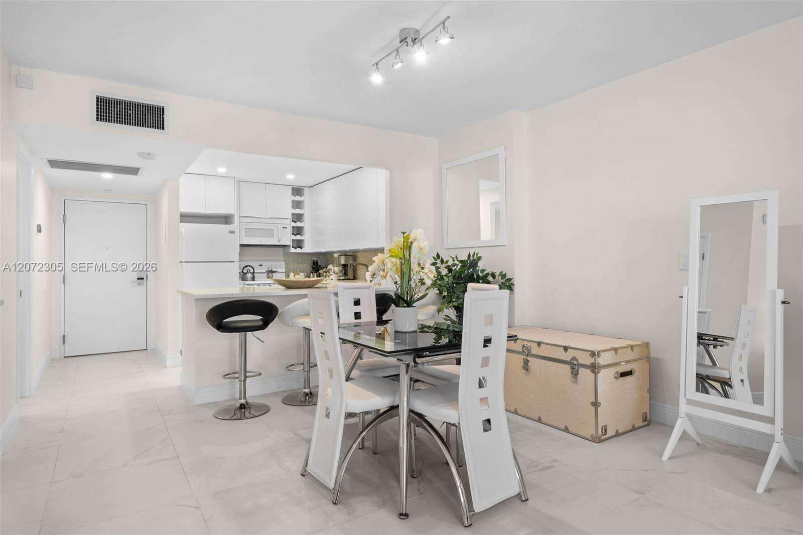 Roney Palace Unit #1014 | Picture 3