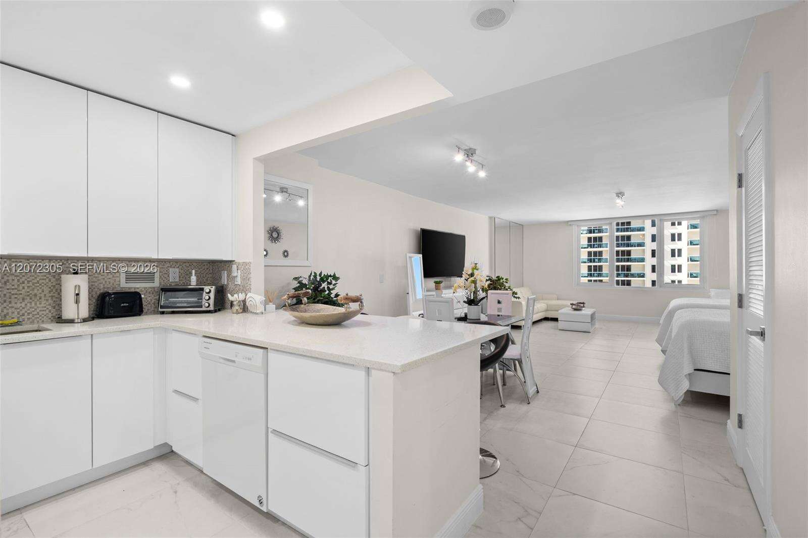 Roney Palace Unit #1014 | Picture 6