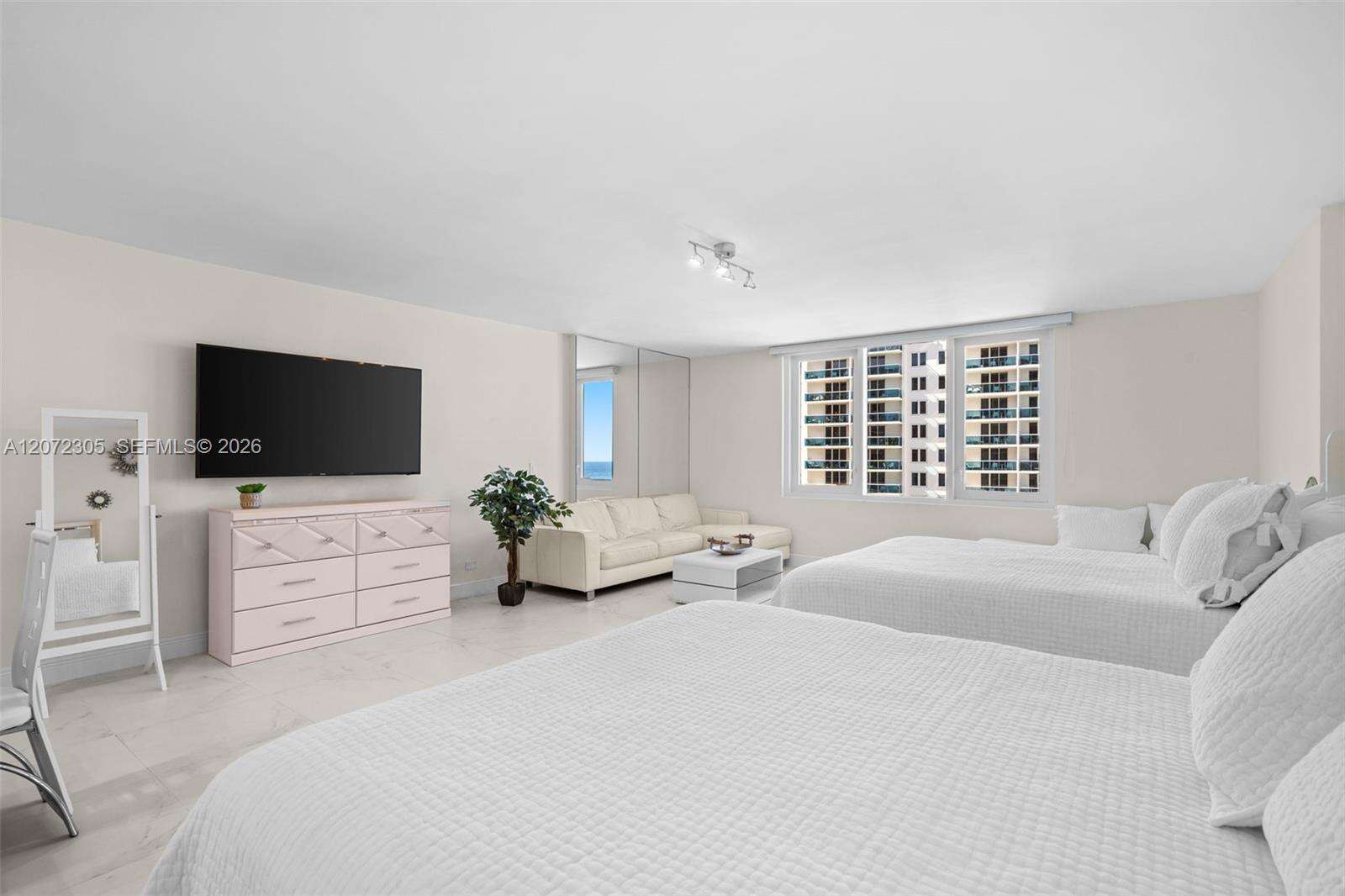 Roney Palace Unit #1014 | Picture 8