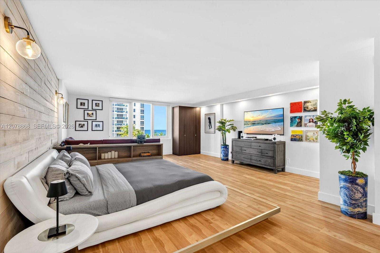 Roney Palace Unit #714 | Picture 1