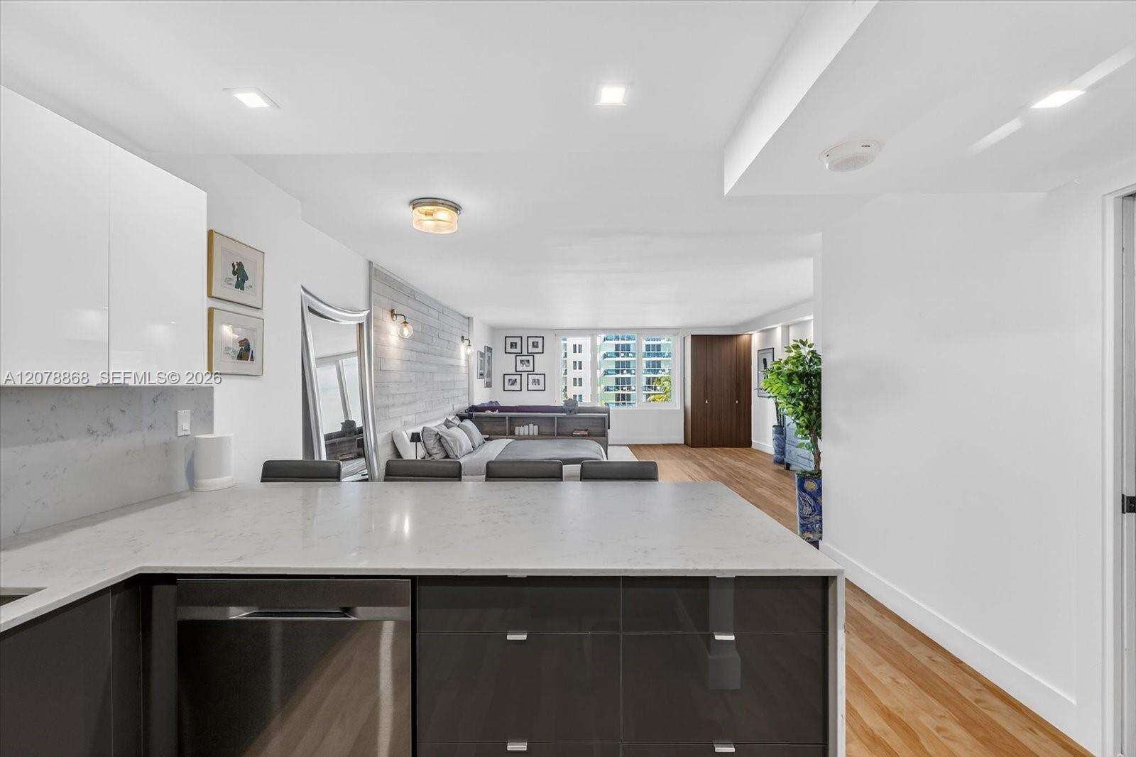 Roney Palace Unit #714 | Picture 6