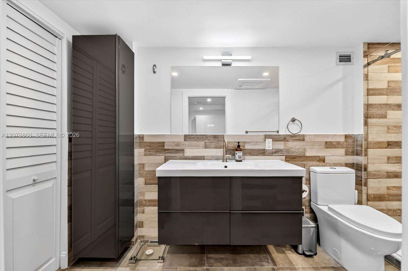 Roney Palace Unit #714 | Picture 7