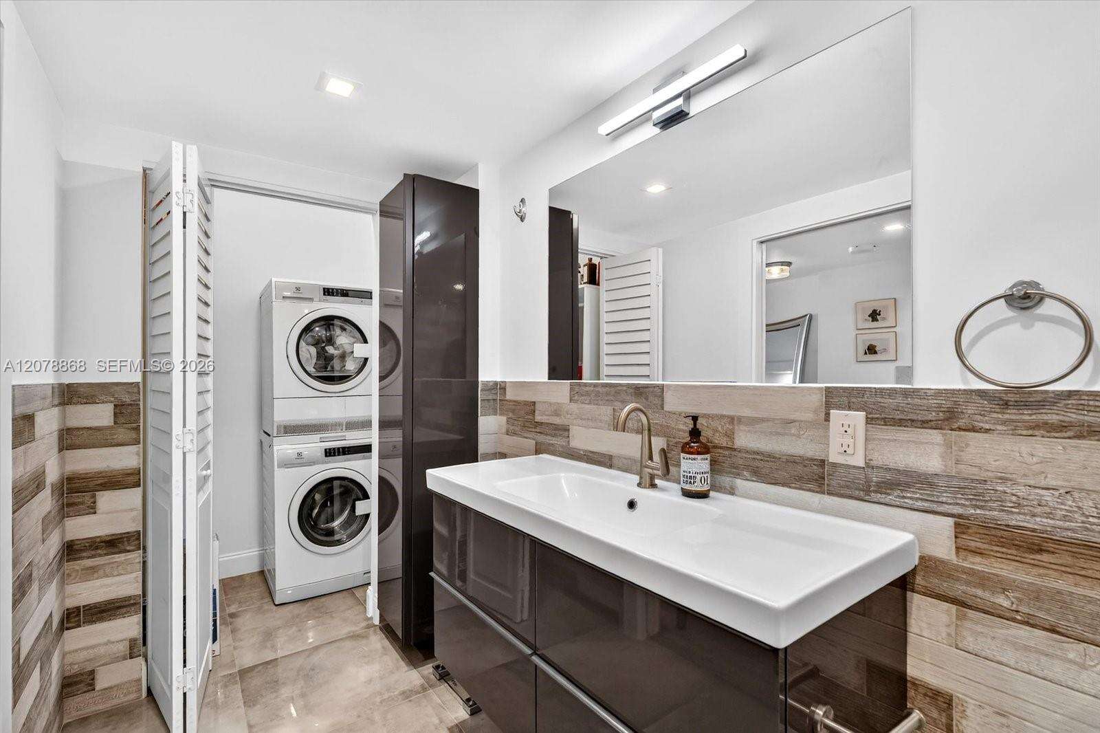 Roney Palace Unit #714 | Picture 10