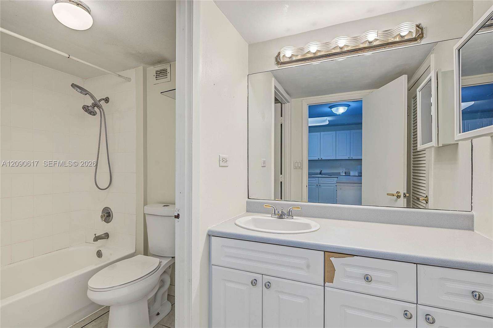 Roney Palace Unit #1420 | Picture 14
