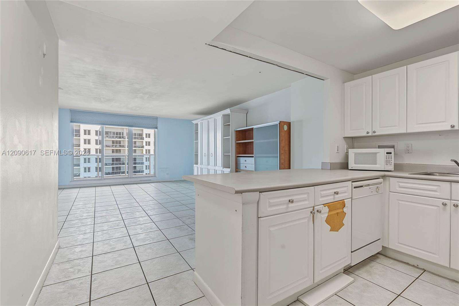 Roney Palace Unit #1420 | Picture 5