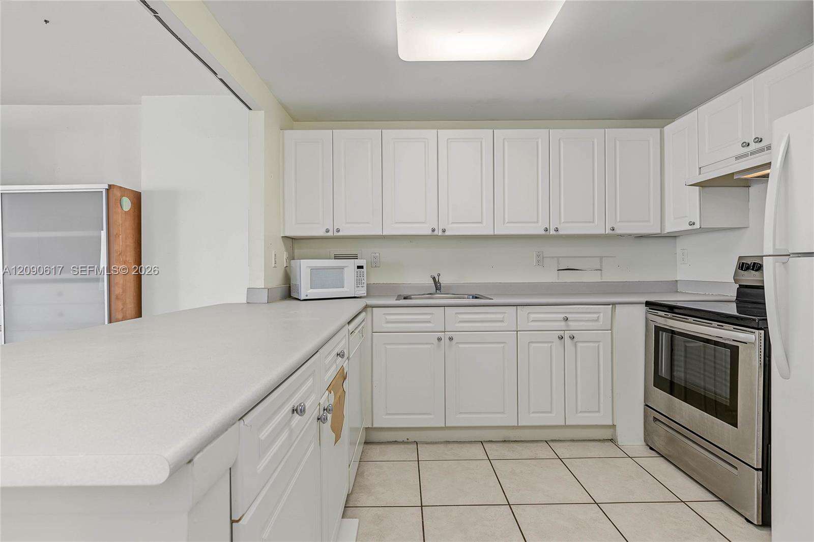 Roney Palace Unit #1420 | Picture 6