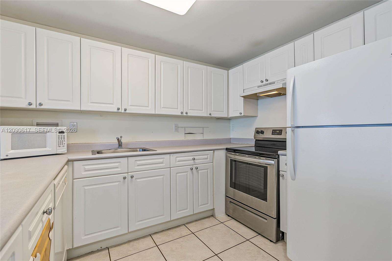 Roney Palace Unit #1420 | Picture 7