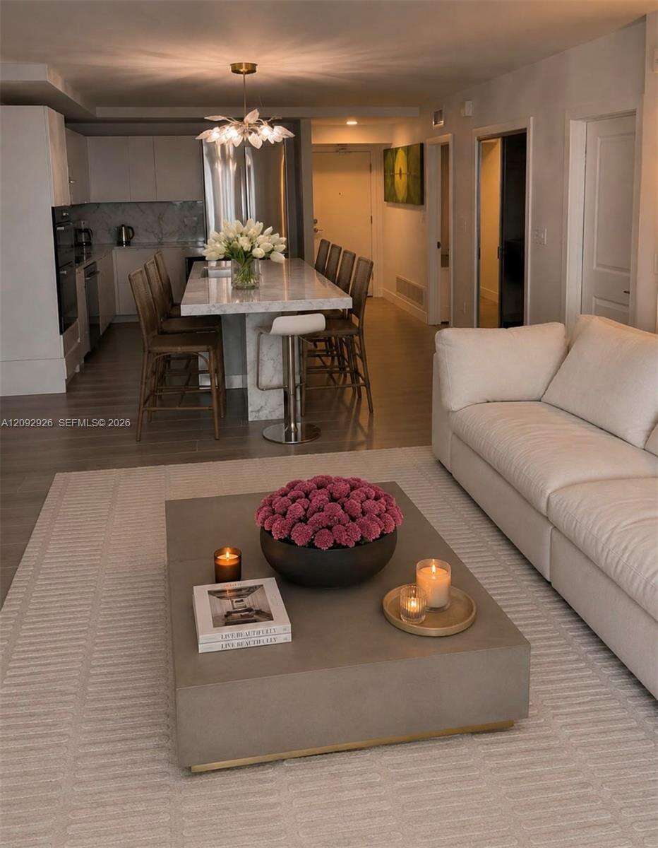 Roney Palace Unit #1019 | Picture 1