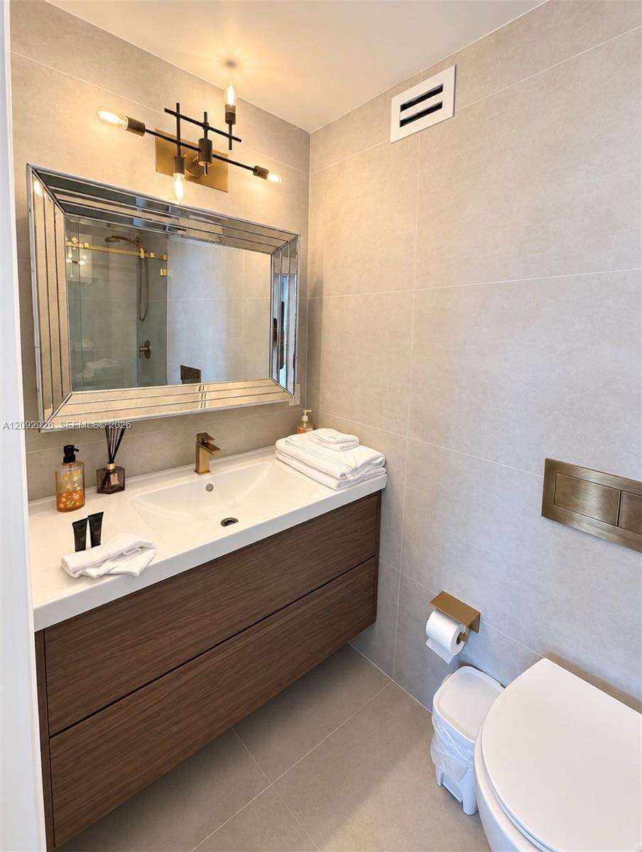 Roney Palace Unit #1019 | Picture 9
